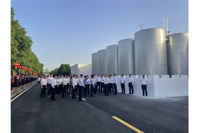 5月13日,各級領導親臨碧潭酒生產基地